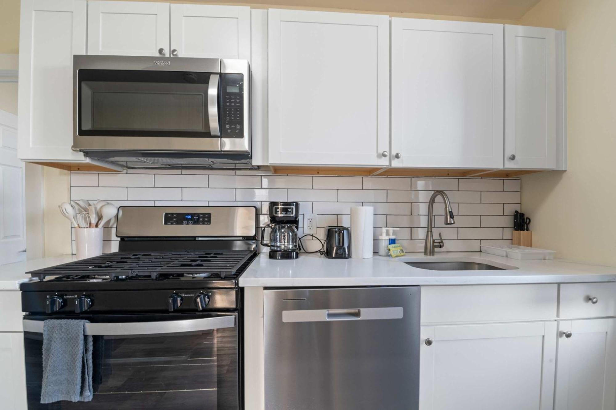 Apartment Localstr - The Oakden In Orange Loop B1 *
