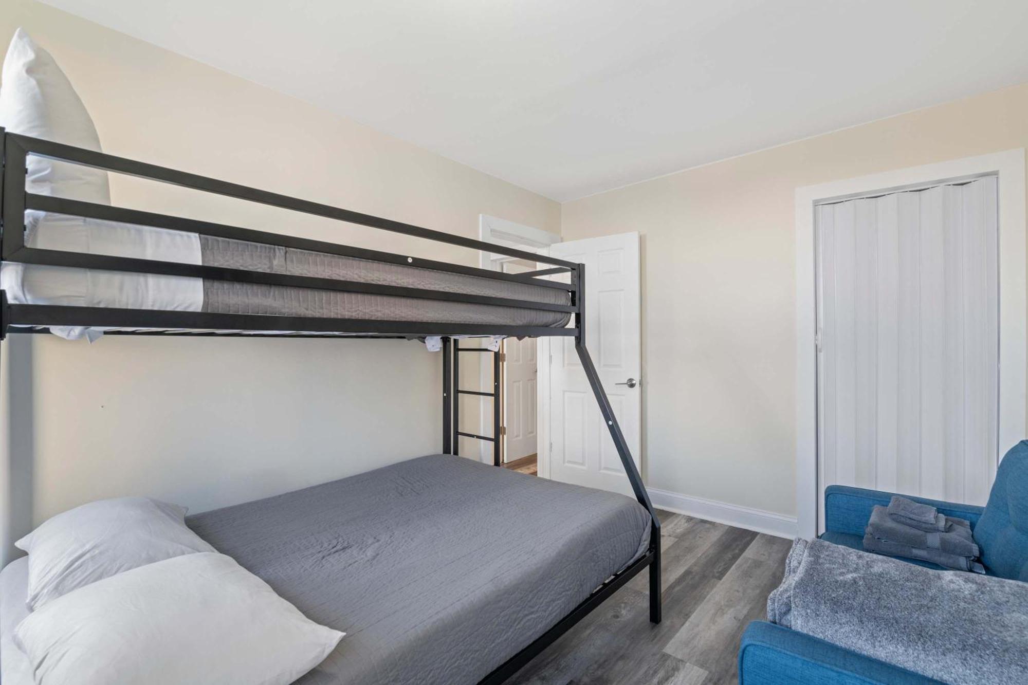 Localstr - The Oakden In Orange Loop B1 Apartment