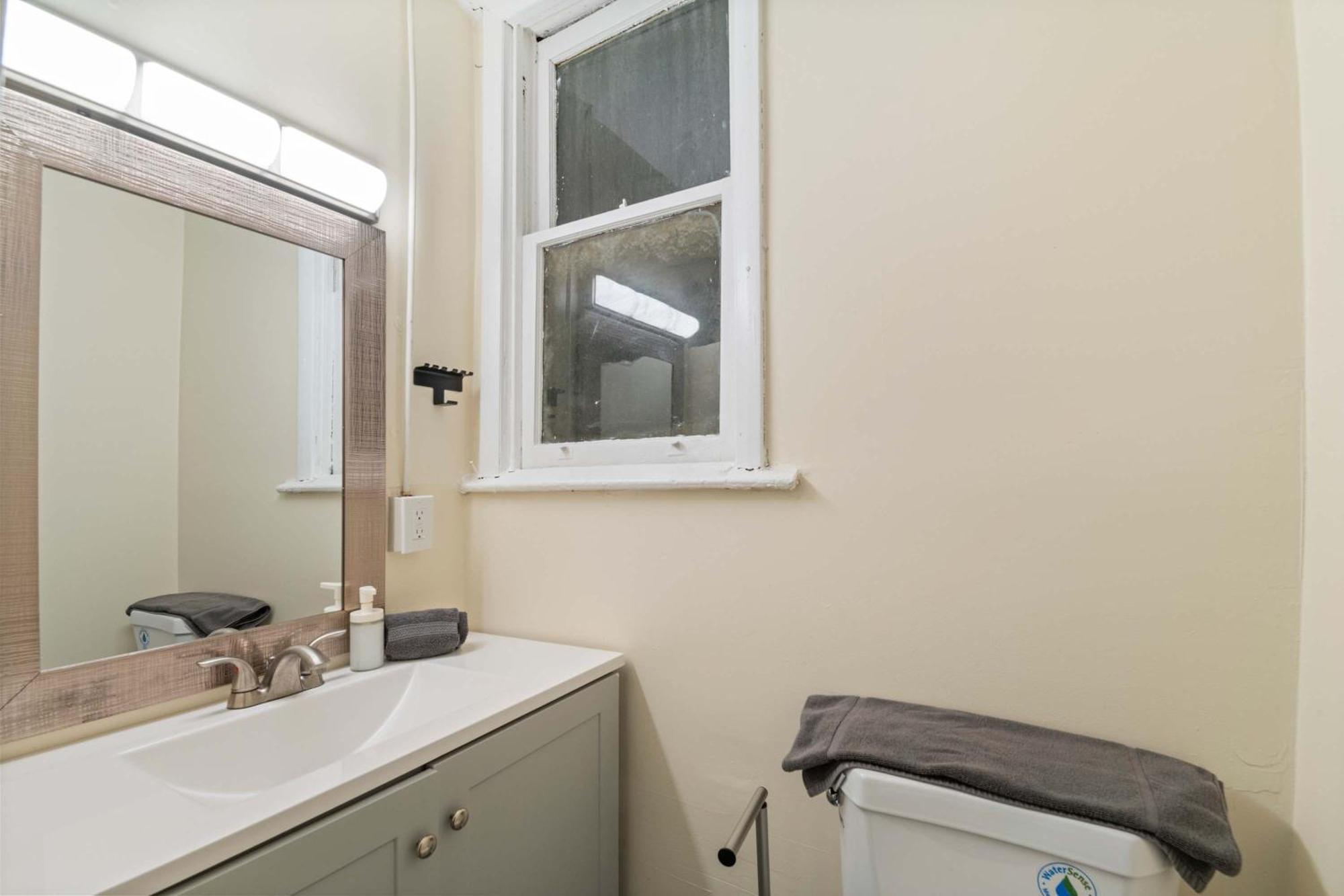 Apartment Localstr - The Oakden In Orange Loop B1