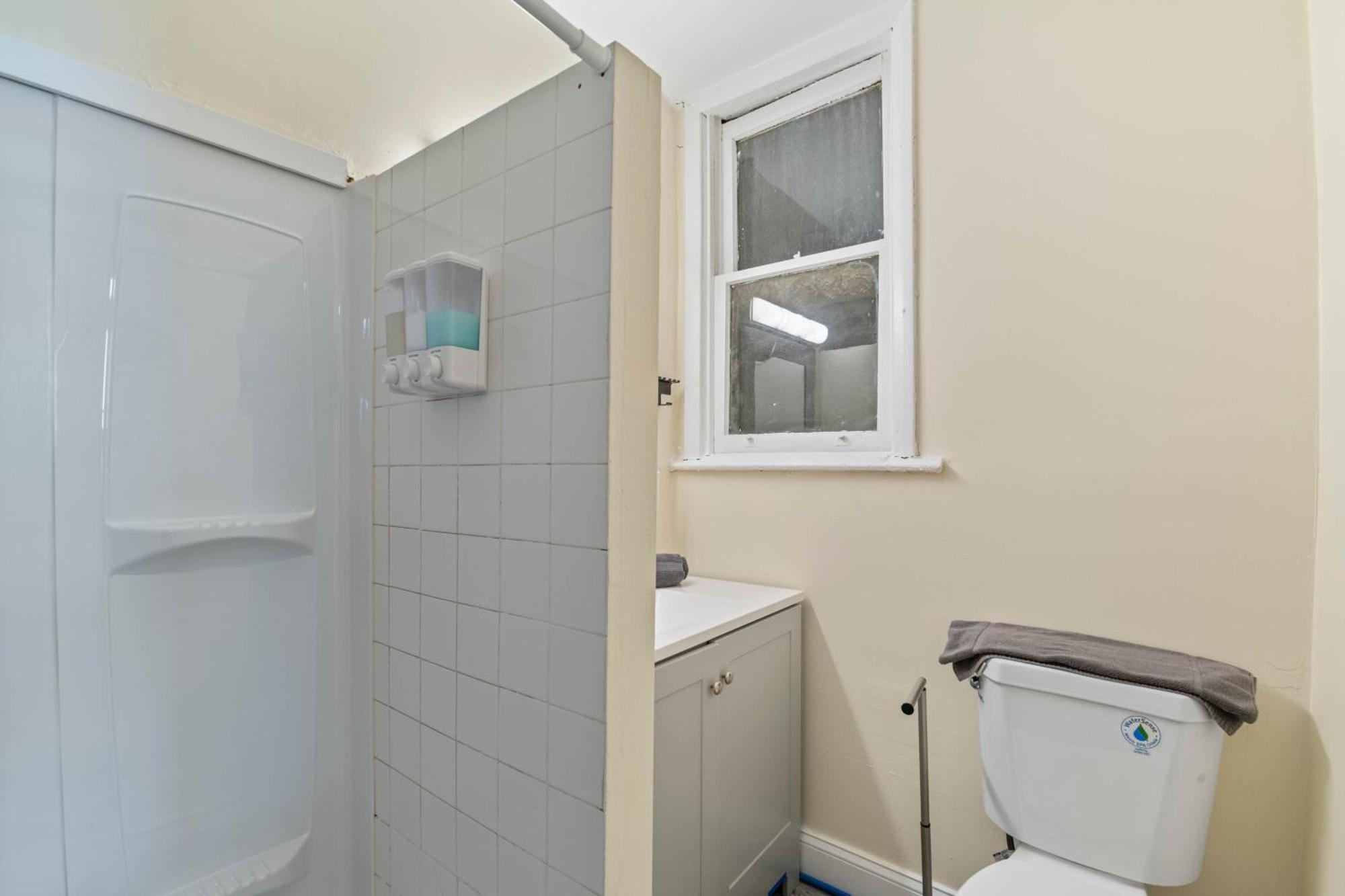 Apartment Localstr - The Oakden In Orange Loop B1