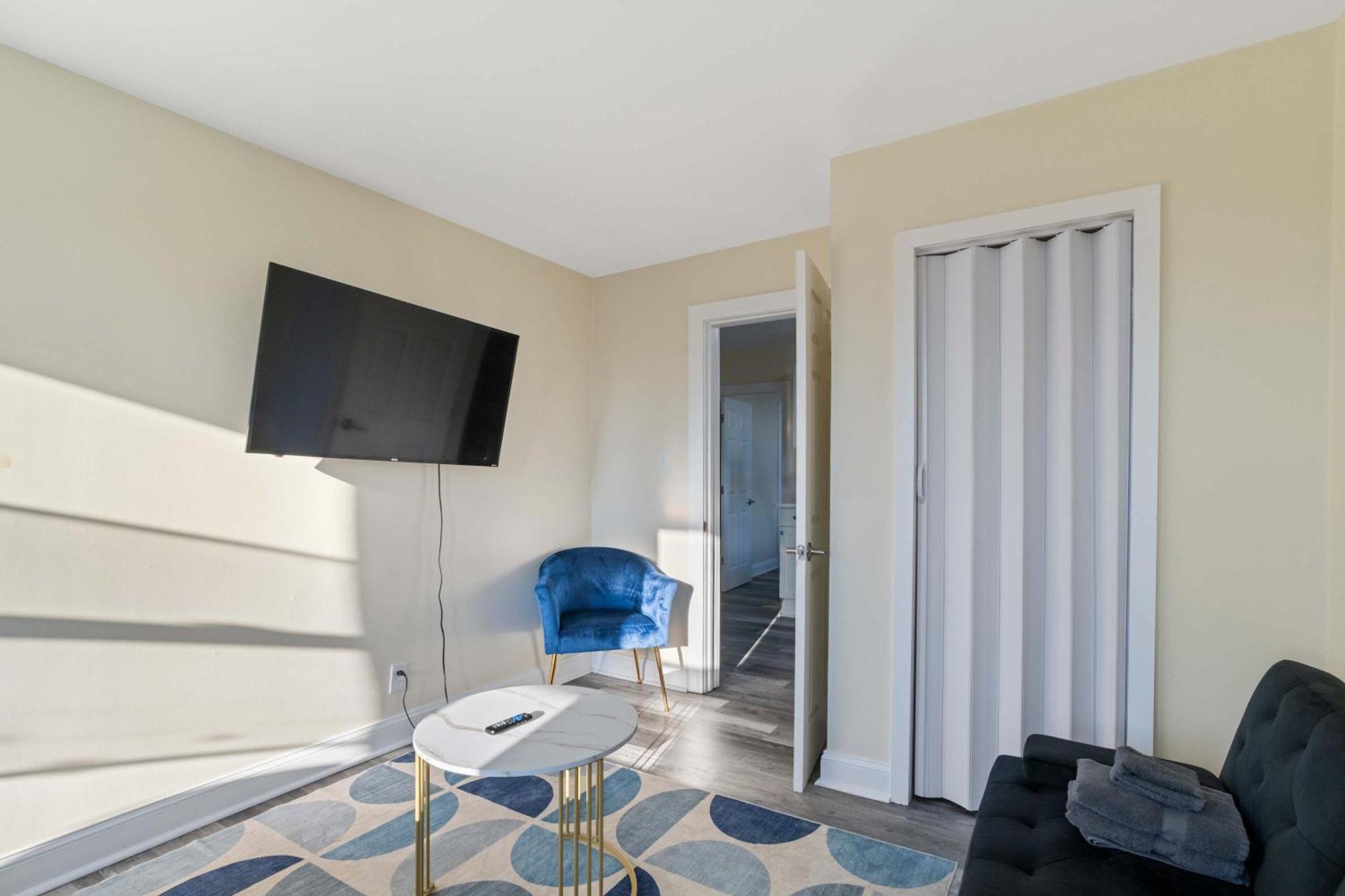 Apartment Localstr - The Oakden In Orange Loop B1 *