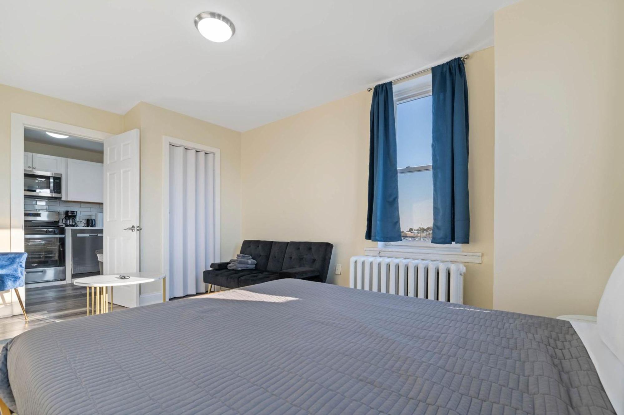 Localstr - The Oakden In Orange Loop B1 *